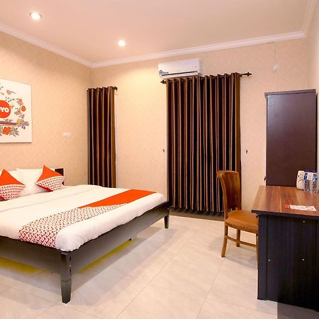 Oyo 347 Bayang Brothers Guest House Yogyakarta Exterior foto