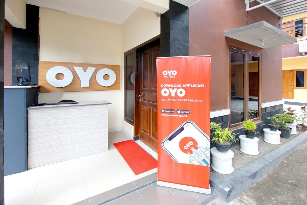 Oyo 347 Bayang Brothers Guest House Yogyakarta Exterior foto